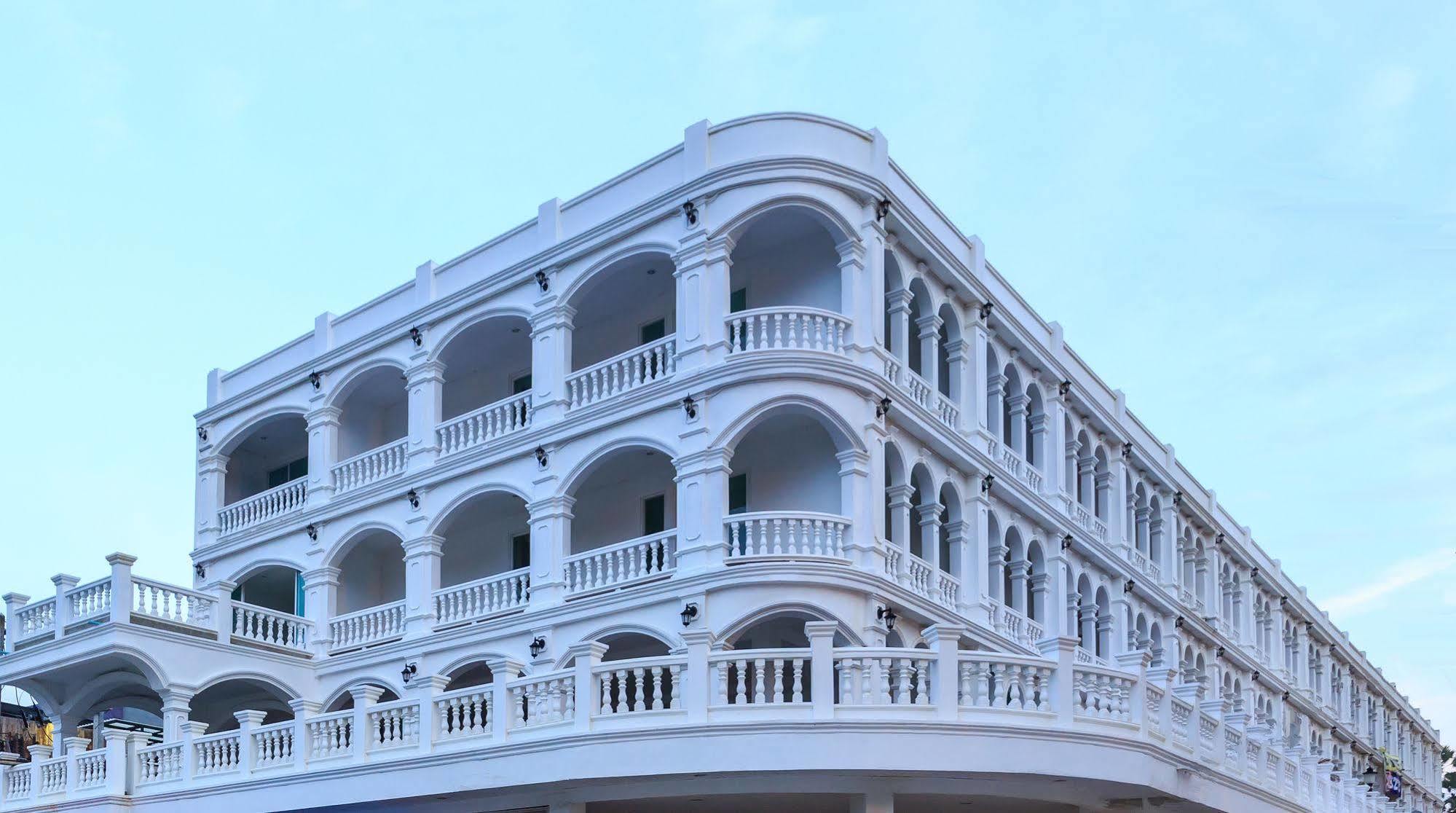 Patong Marina Hotel By Lofty Dış mekan fotoğraf
